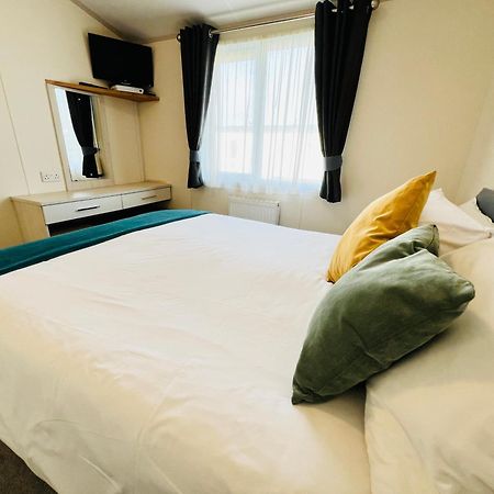 2 Bedroom Lodge, Og30, Shanklin, Isle Of Wight ภายนอก รูปภาพ