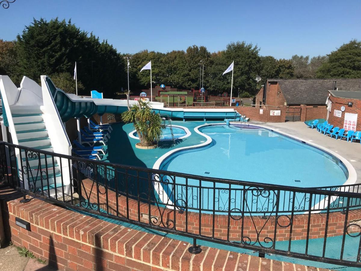 2 Bedroom Lodge, Og30, Shanklin, Isle Of Wight ภายนอก รูปภาพ